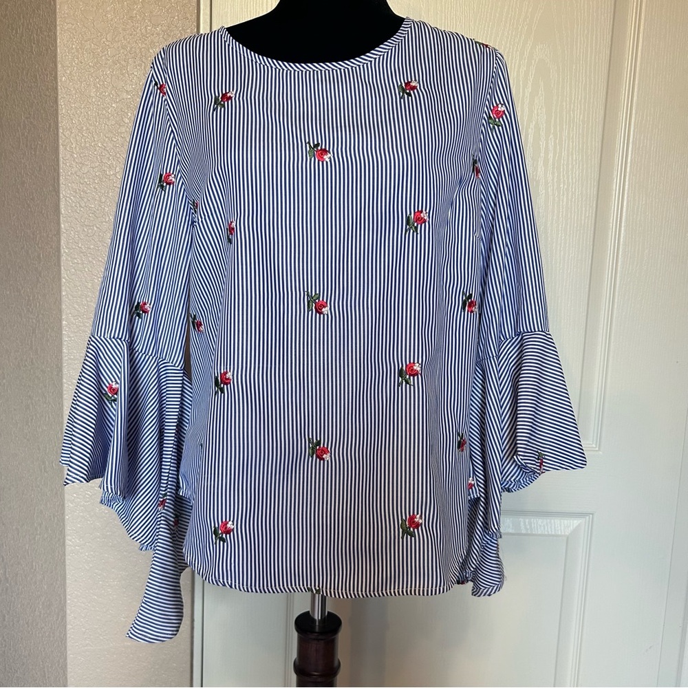 NWT Kontrol Blue and White Pinstripes with‎ Embroidered Florals Blouse Size XL